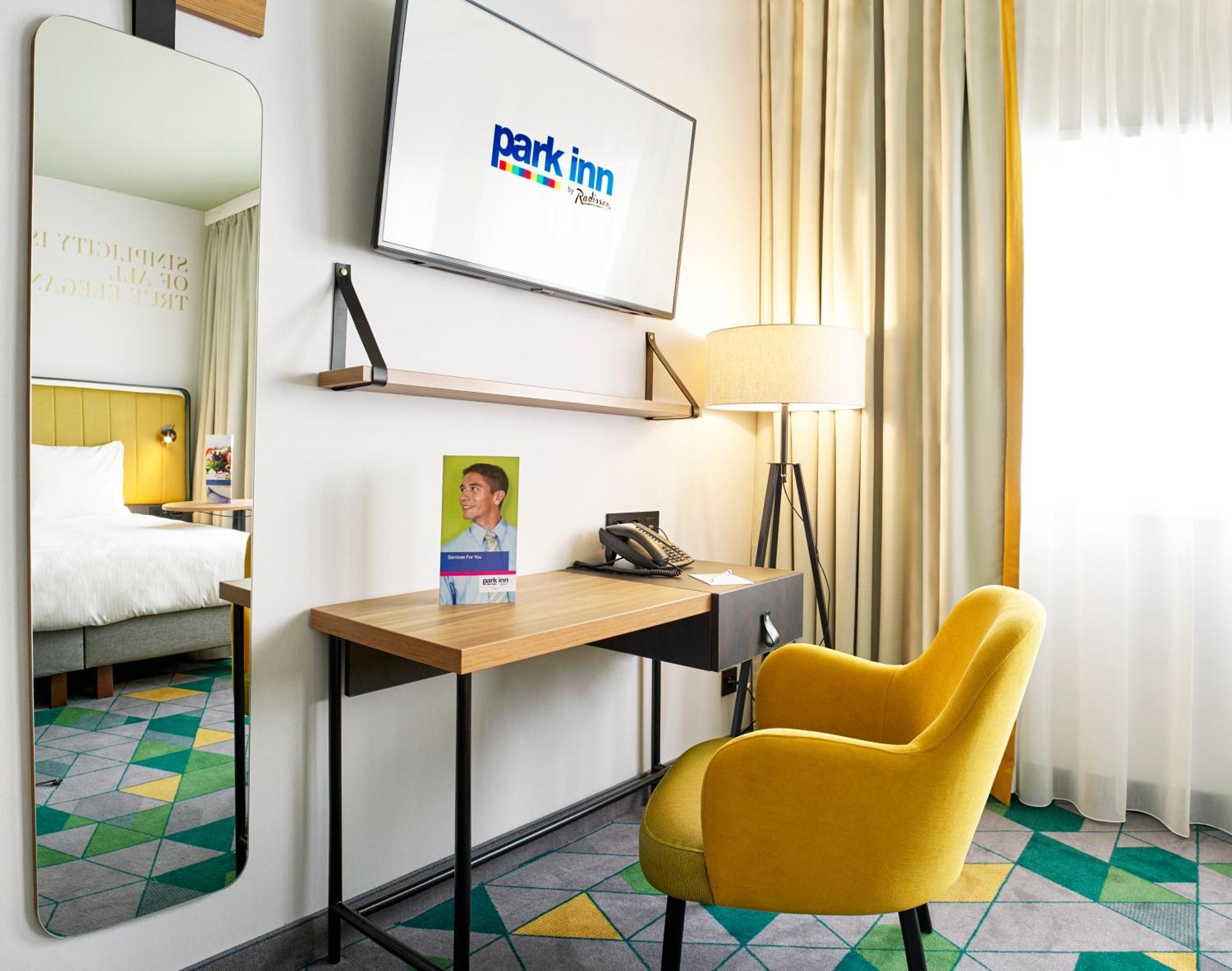 Park Inn By Radisson Хаселт Екстериор снимка